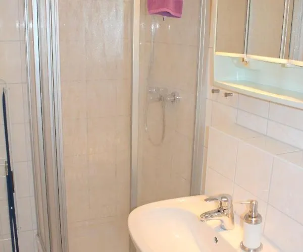 Doppelzimmer - Monteurswohnung - Arbeiterwohnung 4-8 Personen Apartamento *