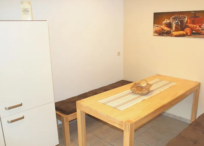 Doppelzimmer - Monteurswohnung - Arbeiterwohnung 4-8 Personen *